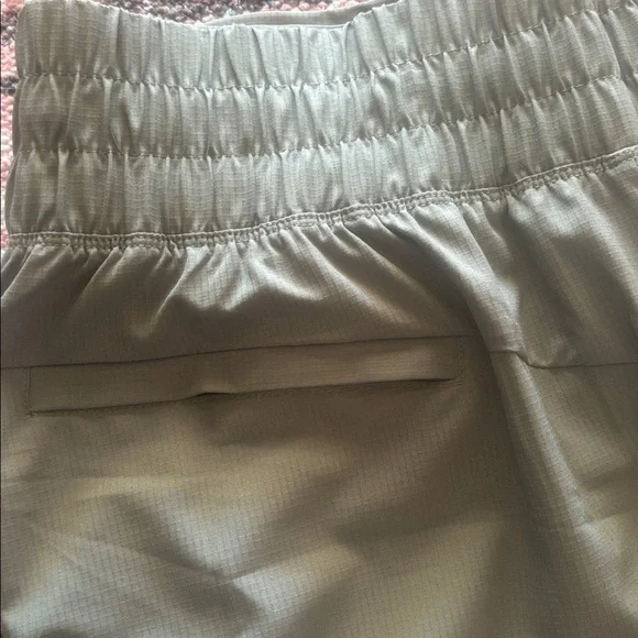 Eddie Bower treeline short, new newer worn. - Picture 5 of 6